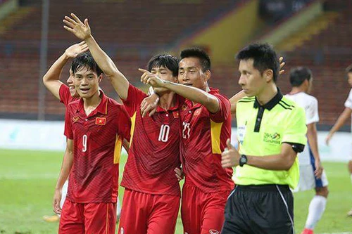 Trọng tài khâm phục bàn thắng của Công Phượng vào lưới Philippines