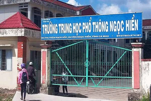 Buộc thôi việc thầy giáo trộm đề thi để gạ tình hàng loạt nữ sinh
