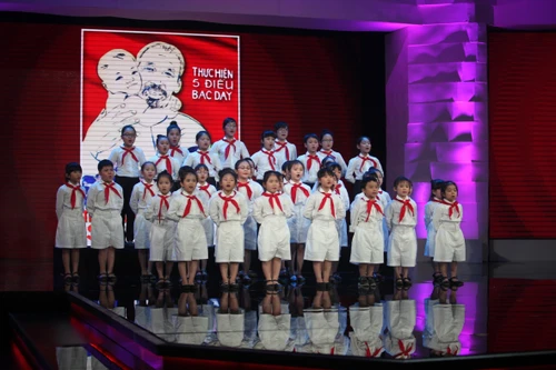 Nghệ sĩ tranh luận về dạy trẻ lòng yêu nước