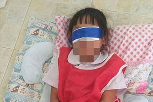 Thái Lan: Giáo viên trói tay, bịt mắt 2 bé gái trong lớp gây phẫn nộ