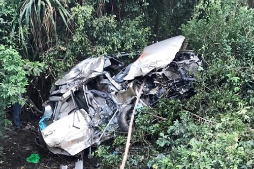 Danh tính 4 nạn nhân thương vong vụ xe Innova nát bét sau va chạm với tàu hỏa