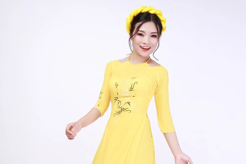 Á khôi Lê Ngọc Thúy khoe vòng eo chuẩn 60 đầy gợi cảm