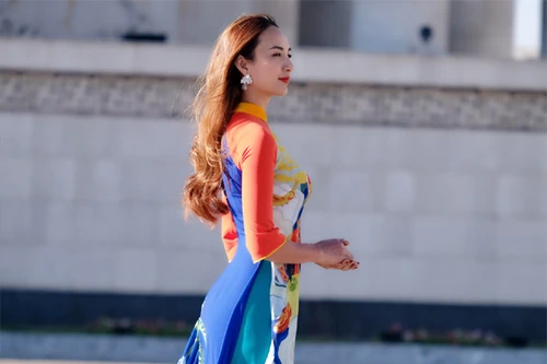 Hoa hậu Ngọc Diễm khoe vóc dáng gợi cảm trên quê hương Thành Cát Tư Hãn