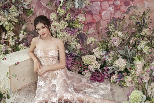 Á hậu Huyền My quyến rũ với đầm trong suốt