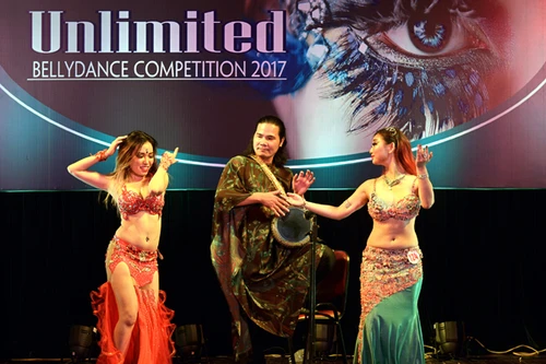 Ngỡ ngàng trước những điệu múa đầy phiêu linh tại giải Bellydance 2017