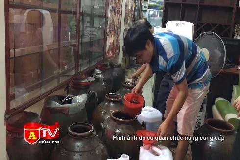 Tiêu hủy 4 tấn mỹ phẩm, thực phẩm chức năng, rượu ba kích không đảm bảo chất lượng 