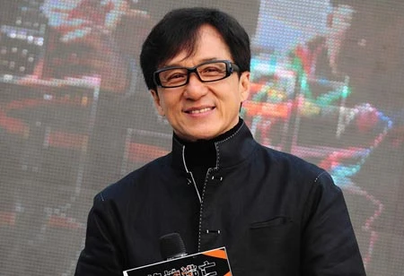 Diễn viên Thành Long tặng 80.500USD cho gia đình nhân viên cứu hỏa thiệt mạng