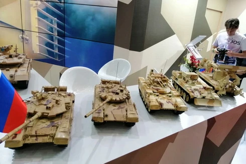 [ẢNH] Loạt mô hình thiết giáp tối tân của Nga trưng bày ngay tại Hà Nội