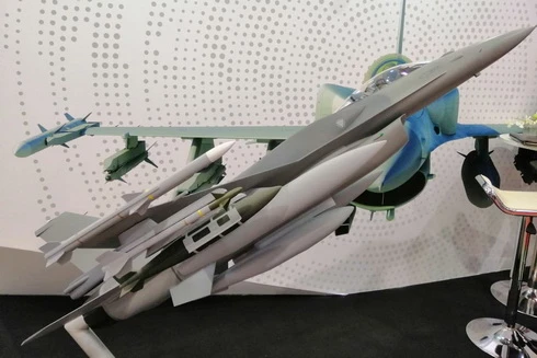 [ẢNH] Mỹ chào hàng Việt Nam tiêm kích và vận tải cơ tối tân tại triển lãm DSE 2019