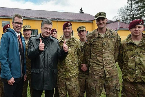 Tổng thống Poroshenko: Đặc nhiệm Mỹ và Ukraine huấn luyện nhau