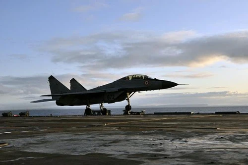 Nga tăng cường triển khai tiêm kích hạm và tên lửa phòng không tới Bắc Cực