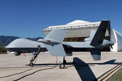 Mỹ đồng loạt triển khai UAV MQ-1 và máy bay chiến đấu F-22 tới đông Âu