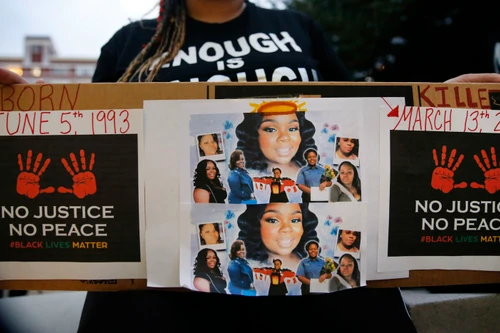 Hai cảnh sát ở Kentucky trúng đạn khi ngăn chặn làn sóng biểu tình 