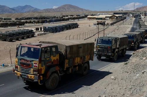 Quân đội Ấn Độ đối mặt với mùa đông khắc nghiệt ở biên giới dọc theo dãy Himalaya