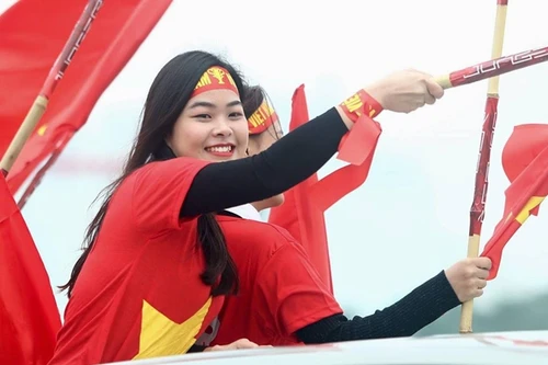 [ẢNH] Người hâm mộ phủ kín, biến Mỹ Đình thành "chảo lửa" tiếp Malaysia