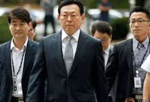 Chủ tịch tập đoàn Lotte bị buộc tội tham ô và trốn thuế