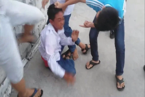 Chỉ có yêu thương mới đẩy lùi bạo lực học đường