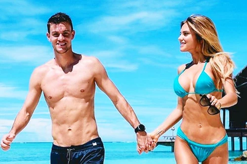 [ẢNH] Vẻ đẹp bốc lửa của vợ trung vệ Rugani vừa nhiễm Covid-19