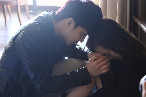 Phương Ly - "Hot boy" Bê Trần đau đớn trong MV của Hồ Ngọc Hà