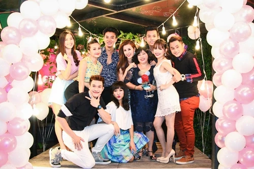 Đông Nhi vì hội "ế" nên "bất chấp" biểu diễn xuyên đêm