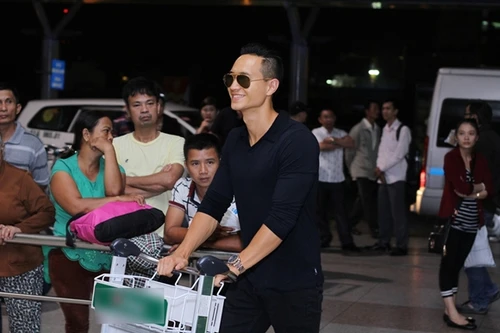 Kim Lý "lẻ bóng" đi dự liên hoan phim Toronto 