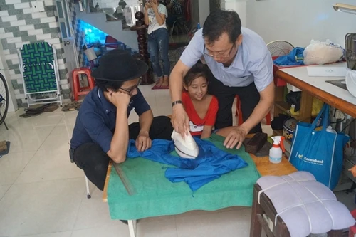 Con gái út NSND Hồng Vân tham gia truyền hình thực tế may áo tặng mẹ 