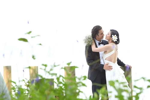 Việt Trinh rạng ngời hạnh phúc trong váy cưới bên Đức Hải 