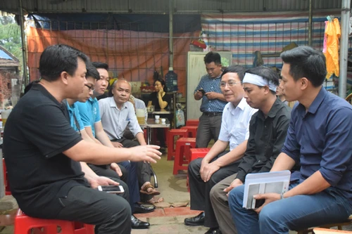 Thăm hỏi và động viên gia đình có 3 mẹ con tử nạn trong vụ hỏa hoạn tại Nam Định