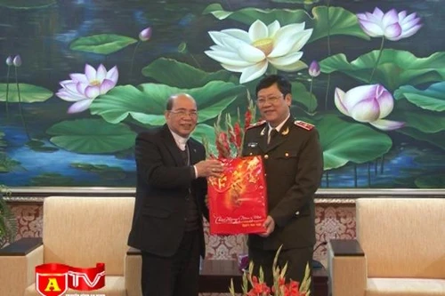 Giám mục Giáo phận Hưng Hóa thăm, chúc Tết CATP Hà Nội