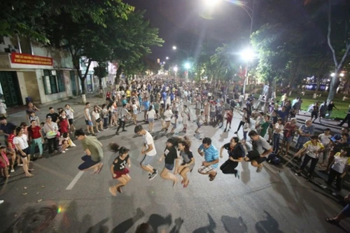 Giải pháp thông minh cho không gian đi bộ Hà Nội