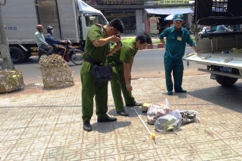 Thảm cảnh đáng thương của nữ sinh viên bị tạt a xít giữa phố