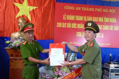 Khánh thành nhà tình nghĩa tặng gia đình liệt sỹ