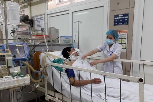 Lại có 2 người ngộ độc do uống phải rượu pha cồn công nghiệp ở Hà Nội