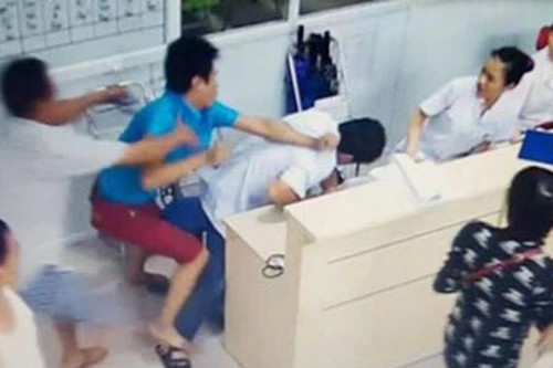 Lợi dụng tai biến y khoa để đe dọa, tống tiền bác sĩ và bệnh viện