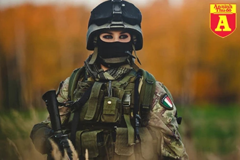 Vẻ đẹp vạn người mê của những nữ binh sĩ Italy