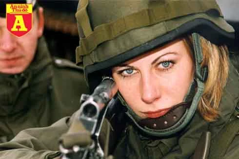 Vẻ đẹp hút hồn của những nữ binh sĩ quân đội Đức