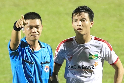 Trọng tài Hà Anh Chiến bị treo còi vĩnh viễn