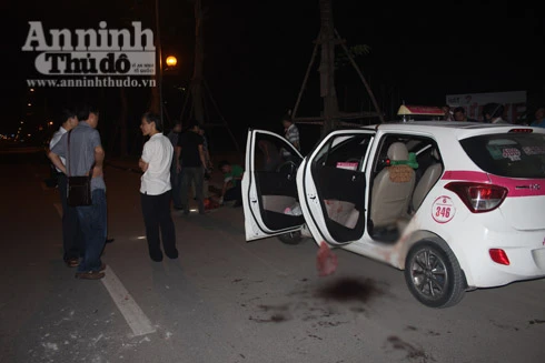 Xem CAQ Tây Hồ khám nghiệm hiện trường vụ 9x sát hại tài xế taxi