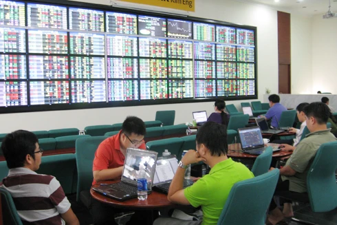 Lỗ nghìn tỷ, cổ phiếu PVX không mua nổi cốc trà đá