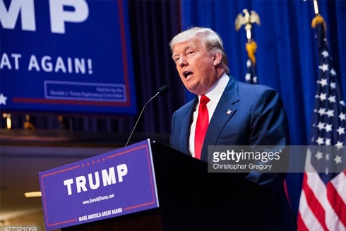 Ông Donald Trump bị tố lợi dụng tiền từ thiện