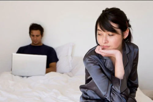 Vợ trẻ cao tay "trị" chồng nghiện… "chat sex"