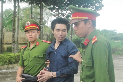 Cha dượng nhiều lần cưỡng hiếp con riêng của vợ hờ