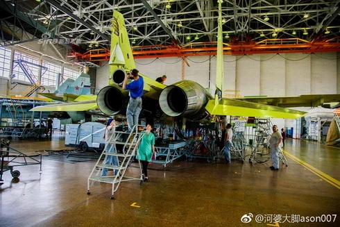 [ẢNH] "Đột nhập" cơ sản xuất chiến đấu cơ Su-35S của Không quân Nga