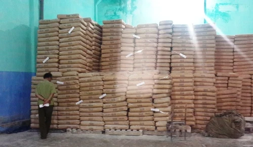 Niêm phong hàng trăm tấn bột mì hết hạn sử dụng