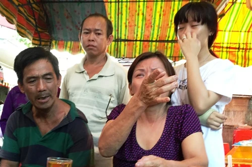 Bi kịch nam thanh niên bị 4 đối tượng dùng đá tấn công tử vong giữa phố