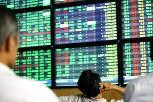 VN-Index "vượt ải" 650 điểm, tạo đỉnh mới