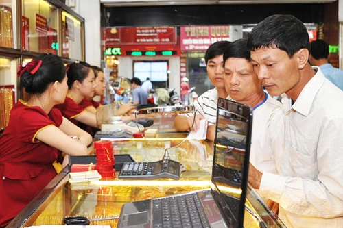 Giá vàng tiếp tục rơi mạnh