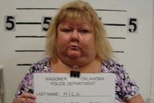 Sốc: Nữ giáo viên bị bắt vì khỏa thân trong ngày khai giảng