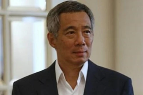 Thủ tướng Singapore bất ngờ choáng váng khi đang đọc thông điệp quốc khánh