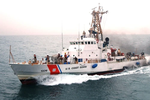 Tàu tuần duyên Mỹ bắn vào tàu cá Iran